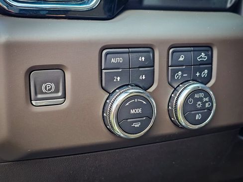 Used 2024 GMC Sierra 1500 Denali w/ Denali Reserve Package AWD/4WD image 19