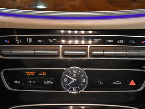 Used 2018 Mercedes-Benz E 400 4MATIC Sedan image 17