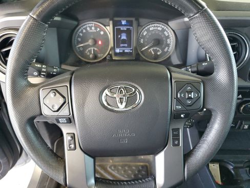 Used 2021 Toyota Tacoma TRD Off-Road w/ Technology Package AWD/4WD image 22