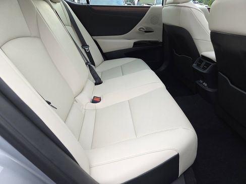 Used 2025 Lexus ES 350 w/ Premium Package FWD image 5