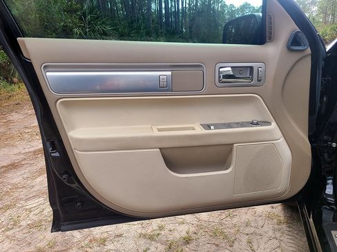 Used 2007 Lincoln MKZ image 25