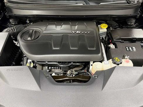 Used 2019 Jeep Cherokee Trailhawk AWD/4WD image 30