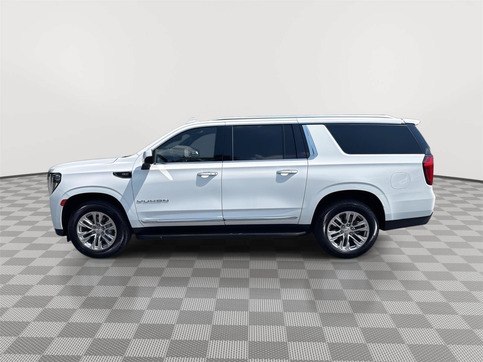 Used 2023 GMC Yukon XL SLT AWD/4WD image 9