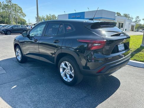 Used 2024 Chevrolet Trax LS w/ LS Convenience Package FWD image 7