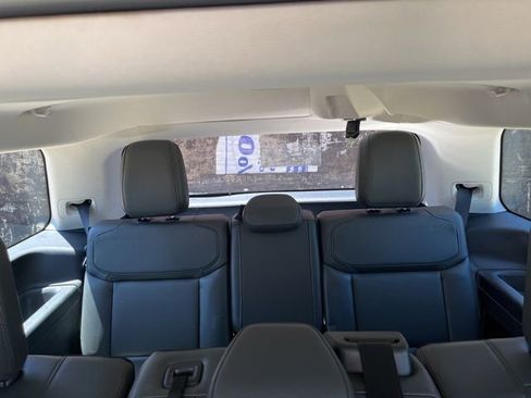 Used 2025 Ford Expedition Active AWD/4WD image 34
