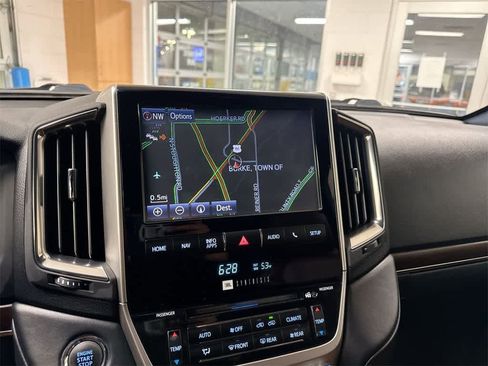 Used 2016 Toyota Land Cruiser image 31