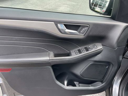Used 2021 Ford Escape SE w/ Convenience Package FWD image 17