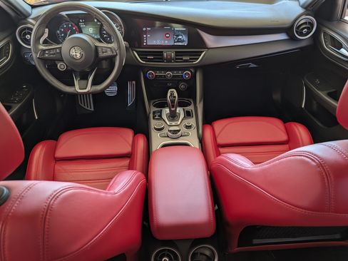 Used 2022 Alfa Romeo Giulia Veloce RWD image 23