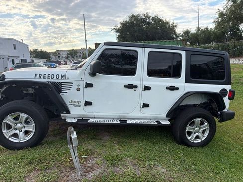 Used 2019 Jeep Wrangler Unlimited Sport S AWD/4WD image 6