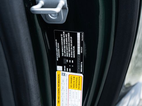 Used 2023 Aston Martin V12 Vantage Roadster RWD image 38