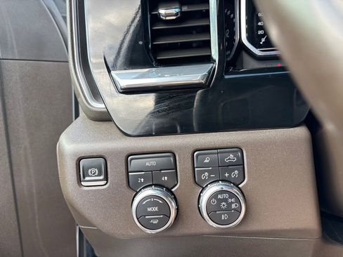 Used 2025 GMC Sierra 1500 SLT image 19