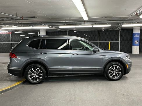 Used 2020 Volkswagen Tiguan SE w/ Panoramic Sunroof Package image 38