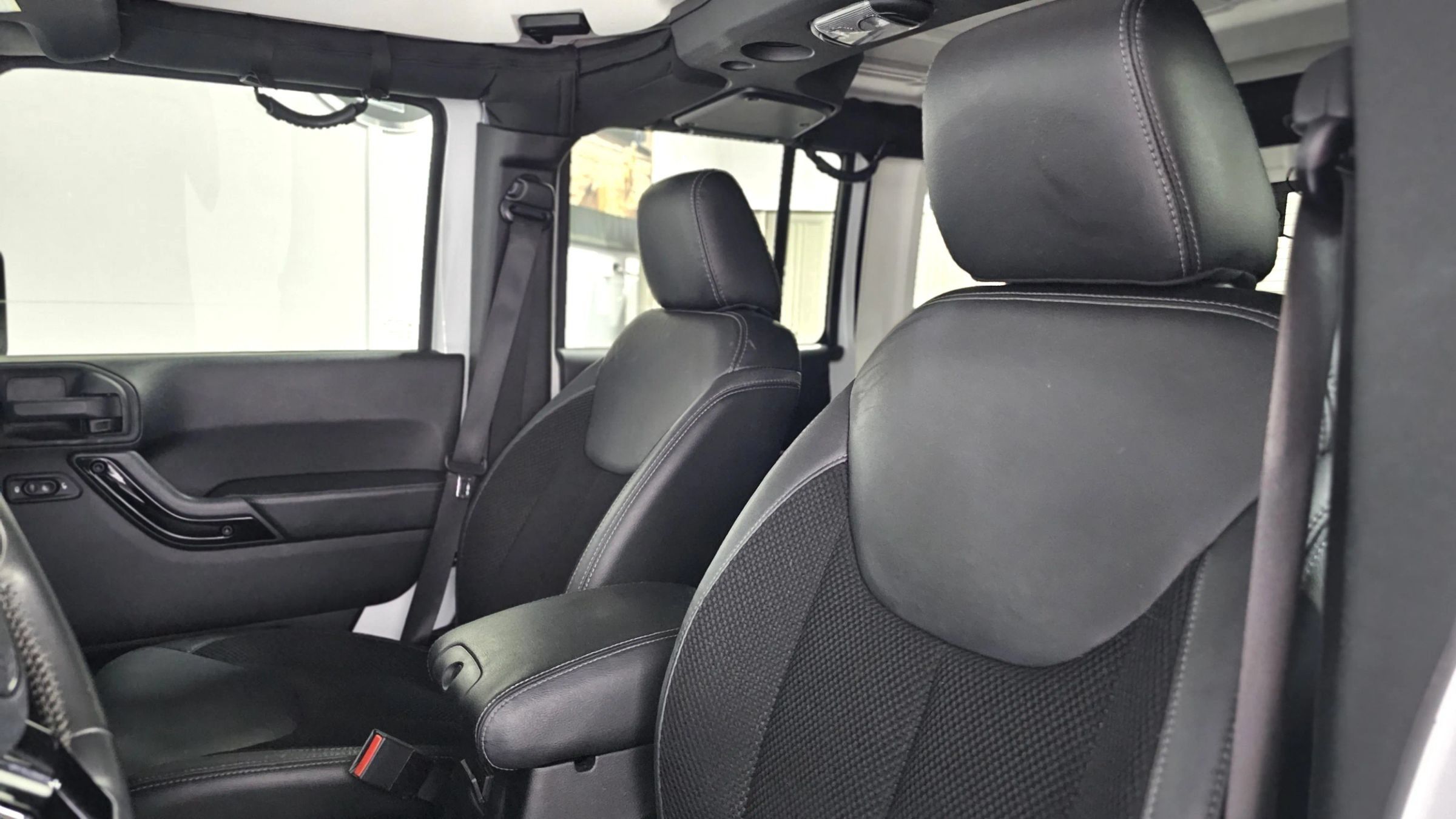 Used 2017 Jeep Wrangler Unlimited Sahara AWD/4WD image 12