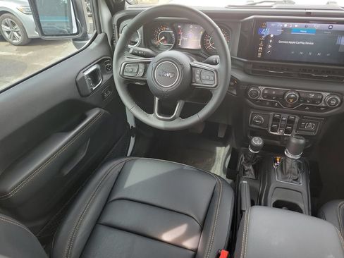 Used 2025 Jeep Gladiator Sport AWD/4WD image 7