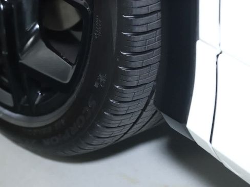 Certified 2026 Volkswagen Tiguan SE R-Line FWD image 38