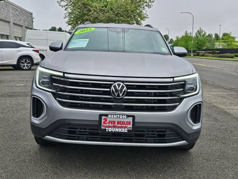 Used 2025 Volkswagen Atlas SE AWD/4WD image 2