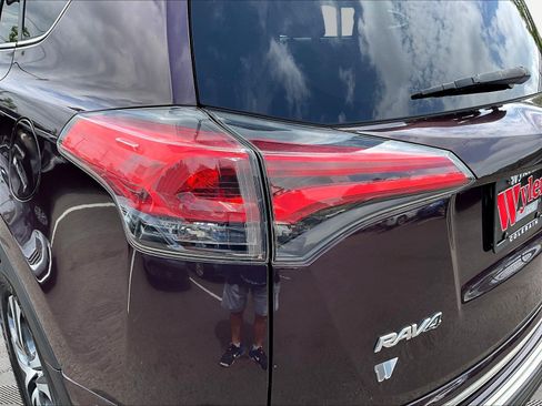 Used 2018 Toyota RAV4 LE w/ All Weather Liner Package AWD/4WD image 21
