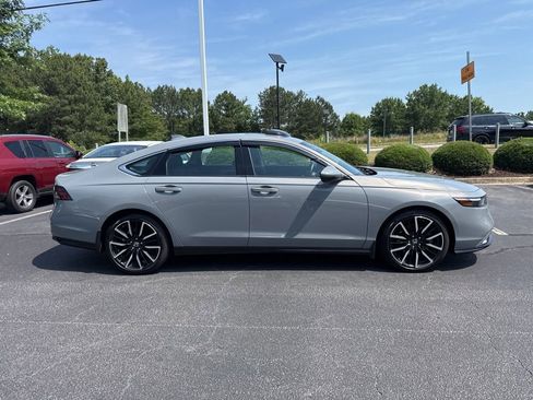 Used 2024 Honda Accord Touring image 2