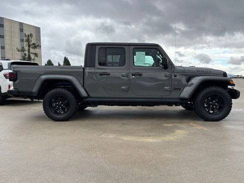 Used 2022 Jeep Gladiator Willys image 3