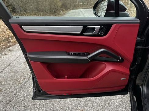 Used 2023 Porsche Cayenne S Platinum image 12