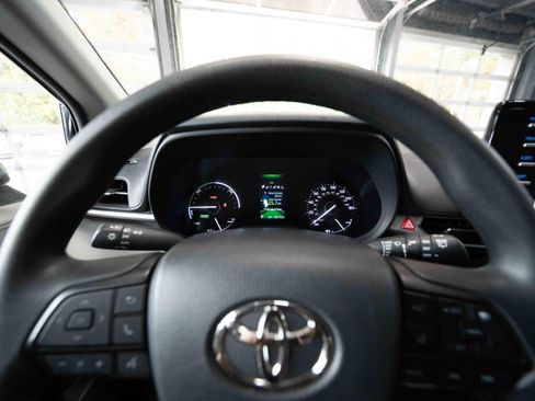 Used 2022 Toyota Sienna LE FWD image 15