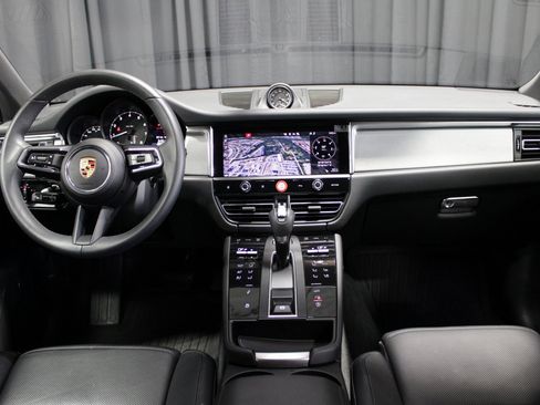 Certified 2025 Porsche Macan image 23