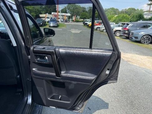 Used 2019 Toyota 4Runner TRD Off-Road AWD/4WD image 6
