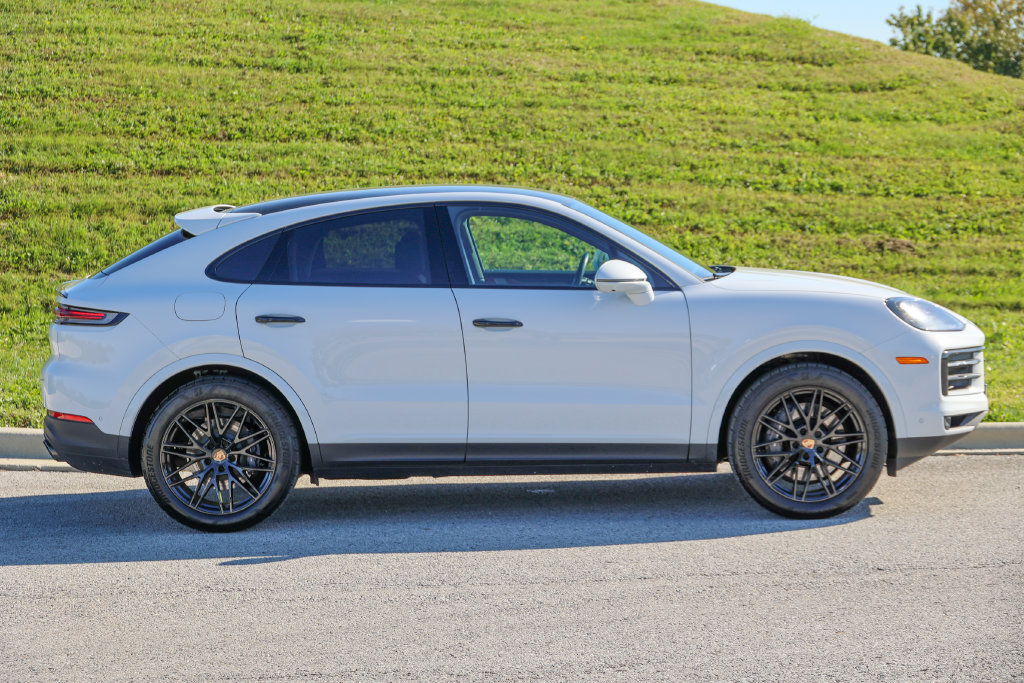 Certified 2026 Porsche Cayenne Coupe AWD/4WD image 31