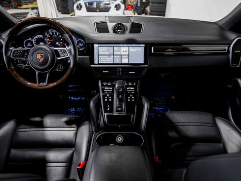 Used 2020 Porsche Cayenne S image 17