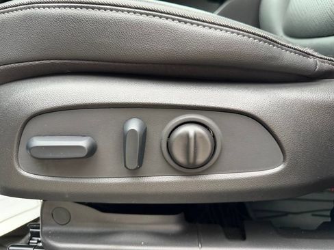 Used 2023 Buick Encore GX Essence w/ Experience Buick Package FWD image 19