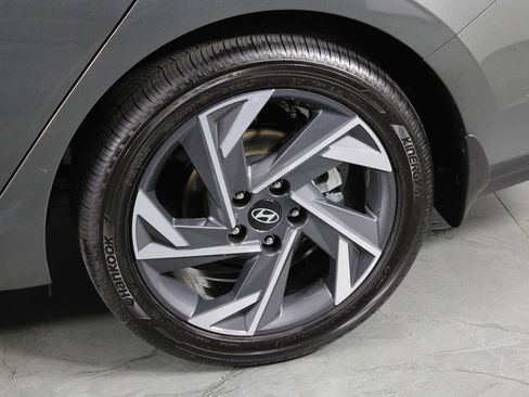 Used 2025 Hyundai Elantra SEL image 12