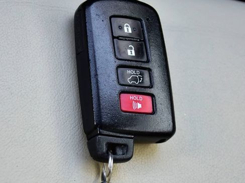 Used 2016 Toyota Highlander XLE AWD/4WD image 28