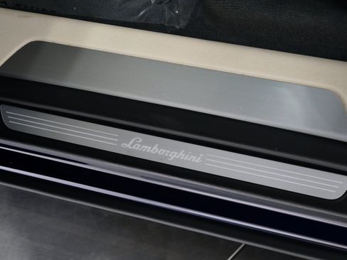 Used 2022 Lamborghini Urus AWD/4WD image 27