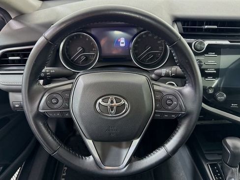 Used 2019 Toyota Camry XLE image 12