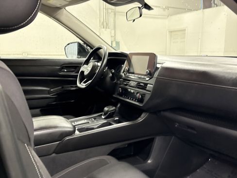 Used 2024 Nissan Pathfinder S image 18