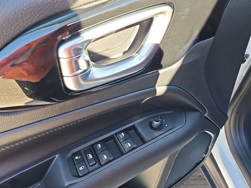 New 2026 Jeep Compass Latitude image 18