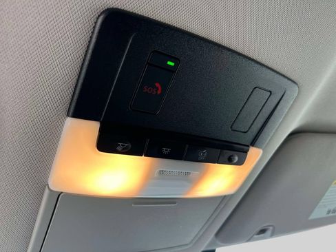Used 2023 Nissan Pathfinder SL AWD/4WD image 33