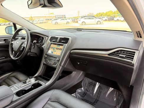 Used 2018 Ford Fusion SE w/ Equipment Group 602A FWD image 21