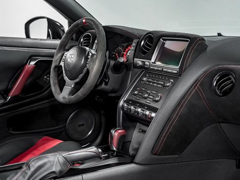 Used 2016 Nissan GT-R NISMO AWD/4WD image 28