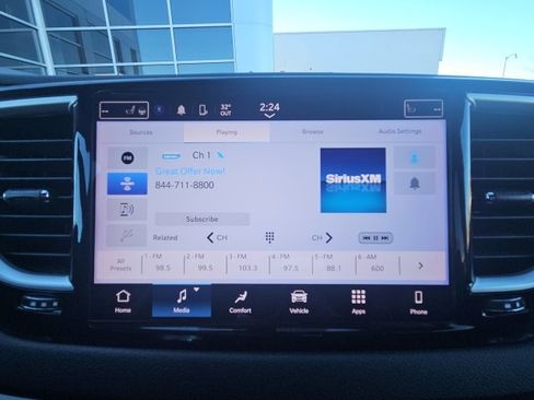 Used 2024 Chrysler Pacifica Touring-L image 24