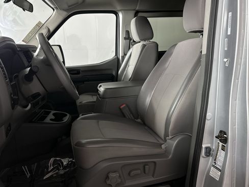 Used 2018 Nissan NV 3500 SV w/ Navigation Package image 16