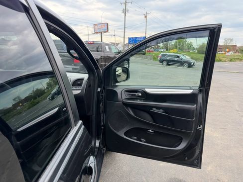 Used 2019 Dodge Grand Caravan GT image 41