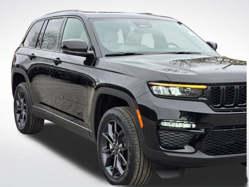 New 2025 Jeep Grand Cherokee Limited AWD/4WD image 40