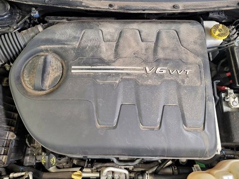 Used 2019 Jeep Cherokee Trailhawk w/ Cold Weather Group image 30