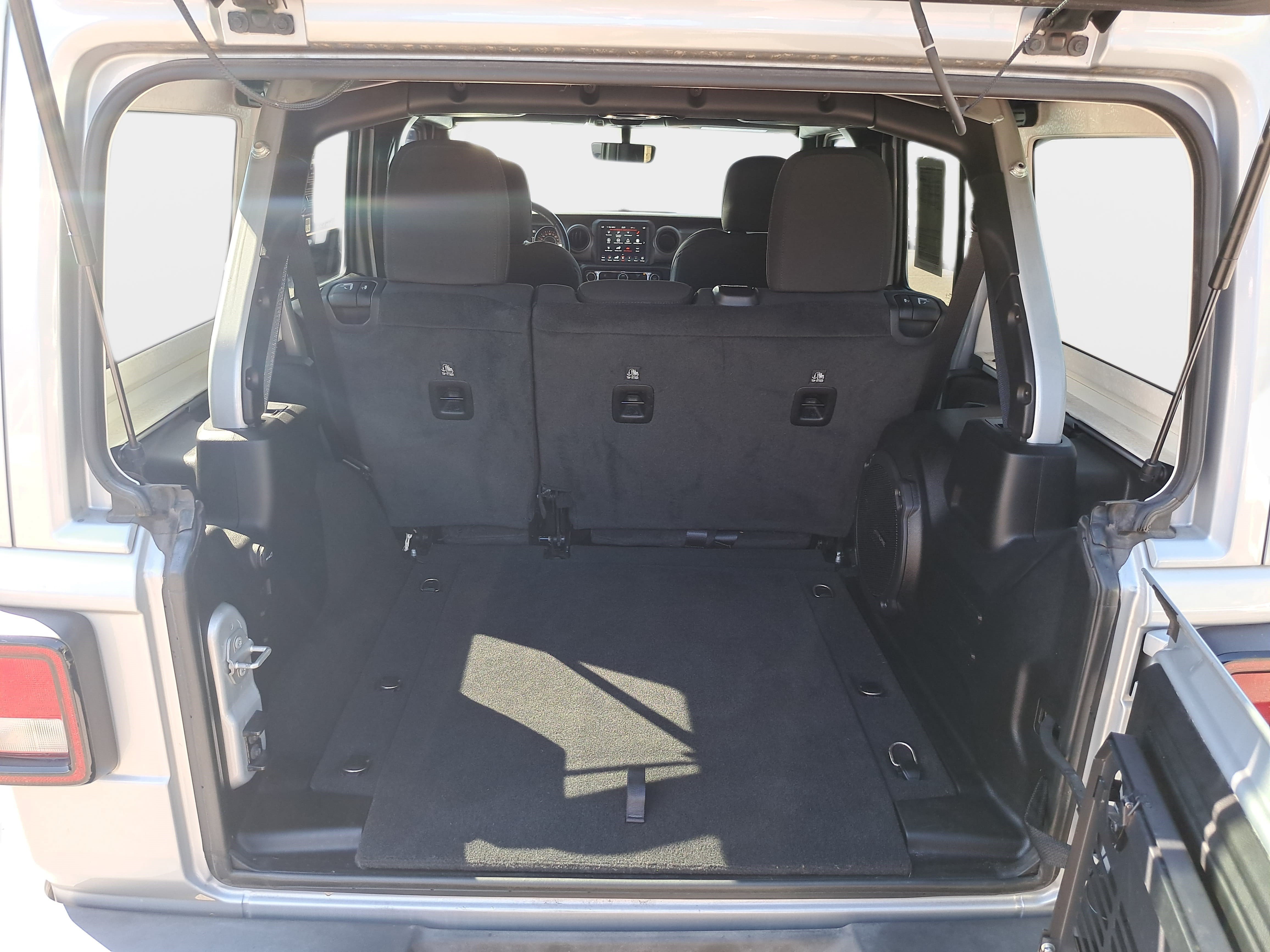 Used 2022 Jeep Wrangler Unlimited Sport AWD/4WD image 12