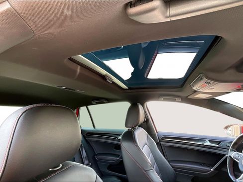 Used 2017 Volkswagen GTI Sport image 27