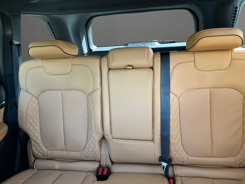 New 2025 Jeep Grand Cherokee Summit image 16