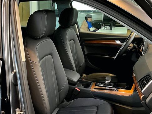 Certified 2023 Audi Q5 2.0T Premium w/ Convenience Package image 9