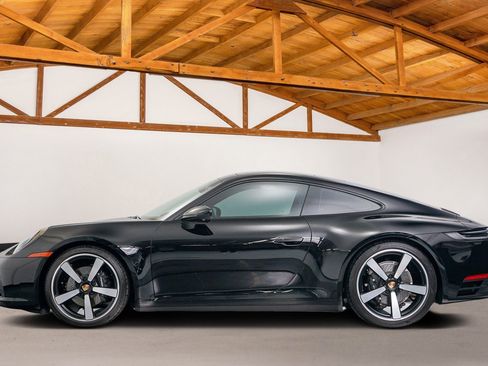 Used 2024 Porsche 911 Carrera image 2