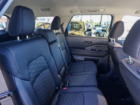 New 2025 Nissan Pathfinder SV image 18